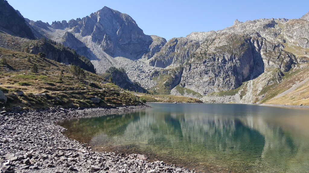 French Bubble immersion en France : lac de montagne