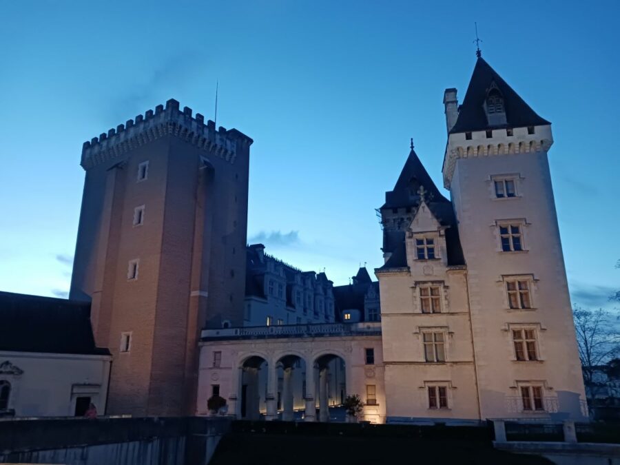 château de Pau au crépuscule