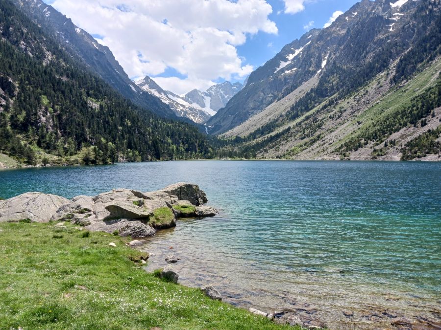 le lac de Gaube à Cauterets, un magnifique endroit pour pique-niquer et découvrir le parc national des Pyrénées