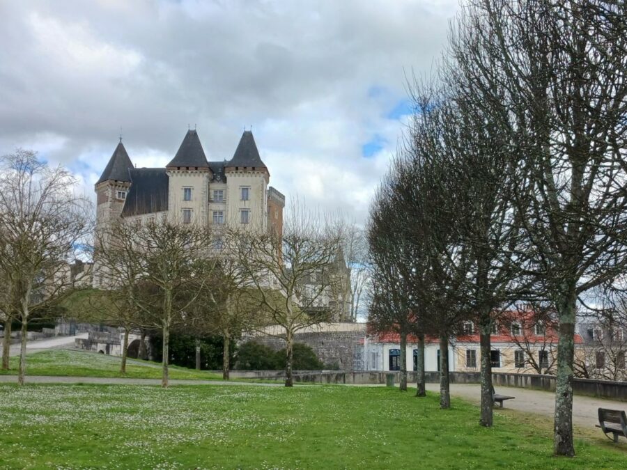 French Bubble : jardins du château de Pau où vous pourrez vous promener pendant votre séjour en immersion