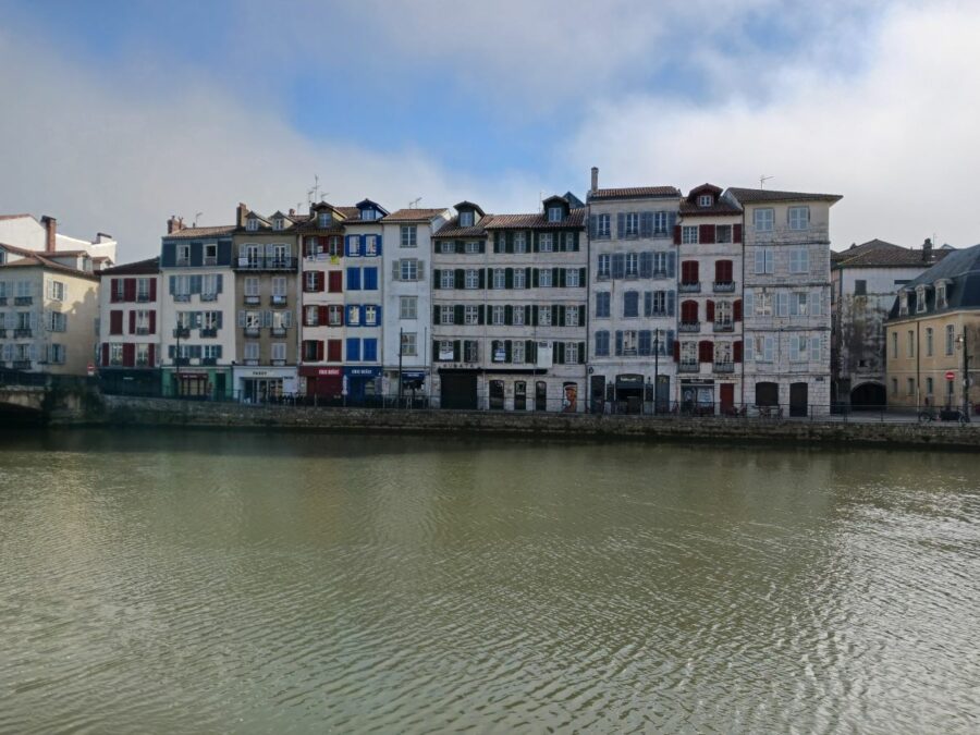 Visite lors d'une excursion à la journée durant un séjour en immersion : le quartier du petit Bayonne