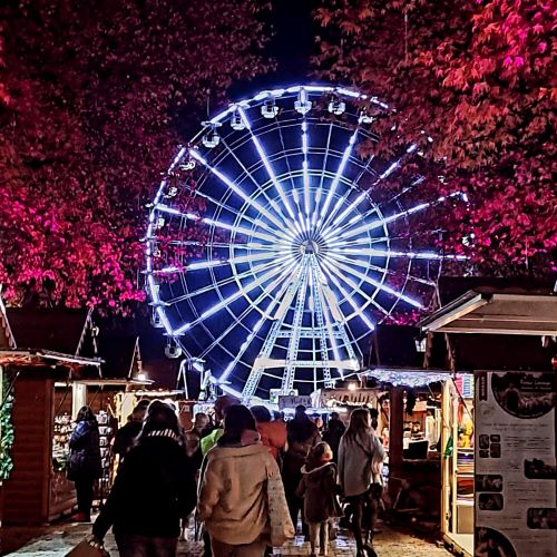 French Bubble immersion : the Ferris wheel during Xmas market in Pau